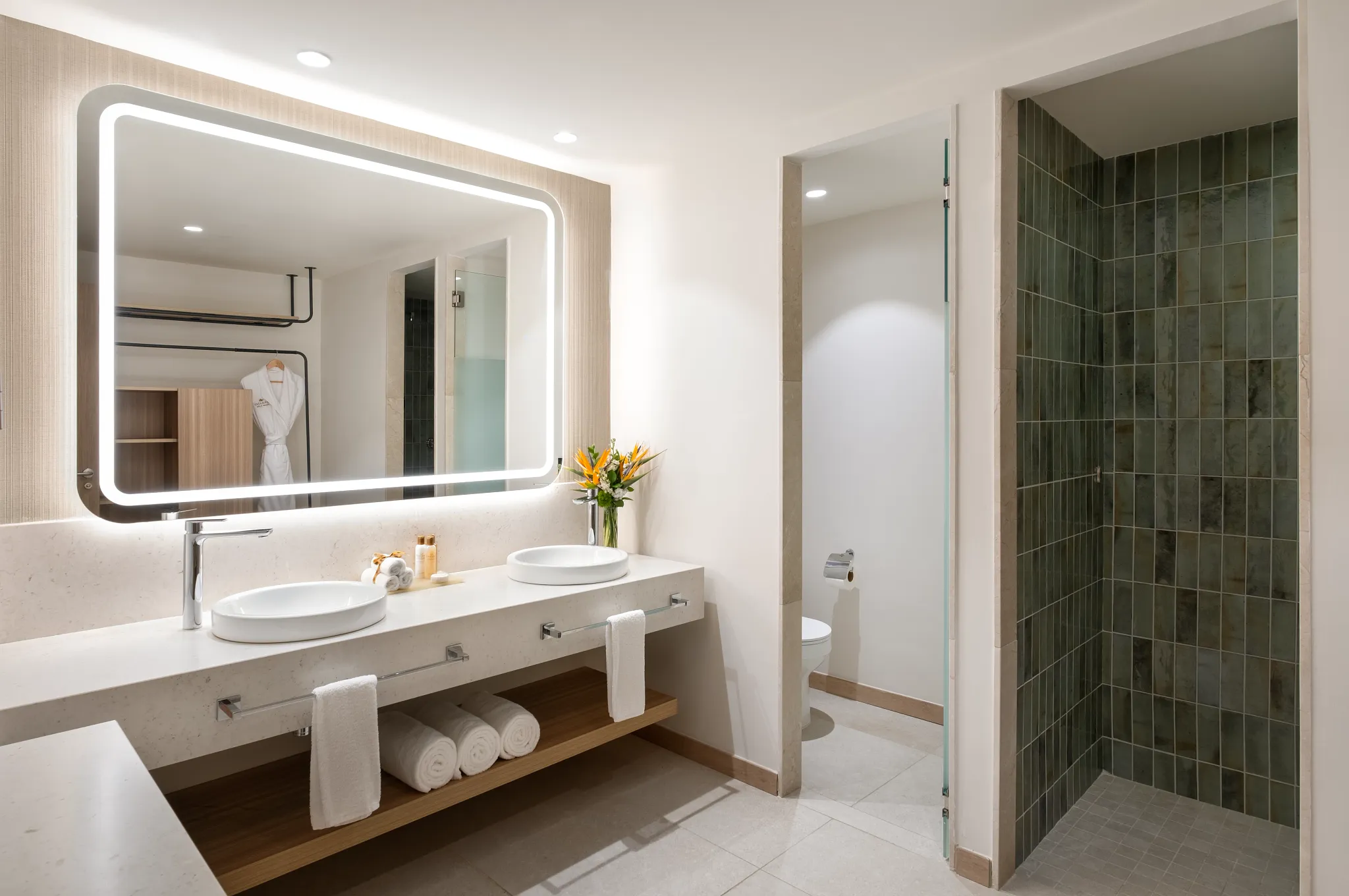 Preferred Club Premium Suite Garden View Bathroom