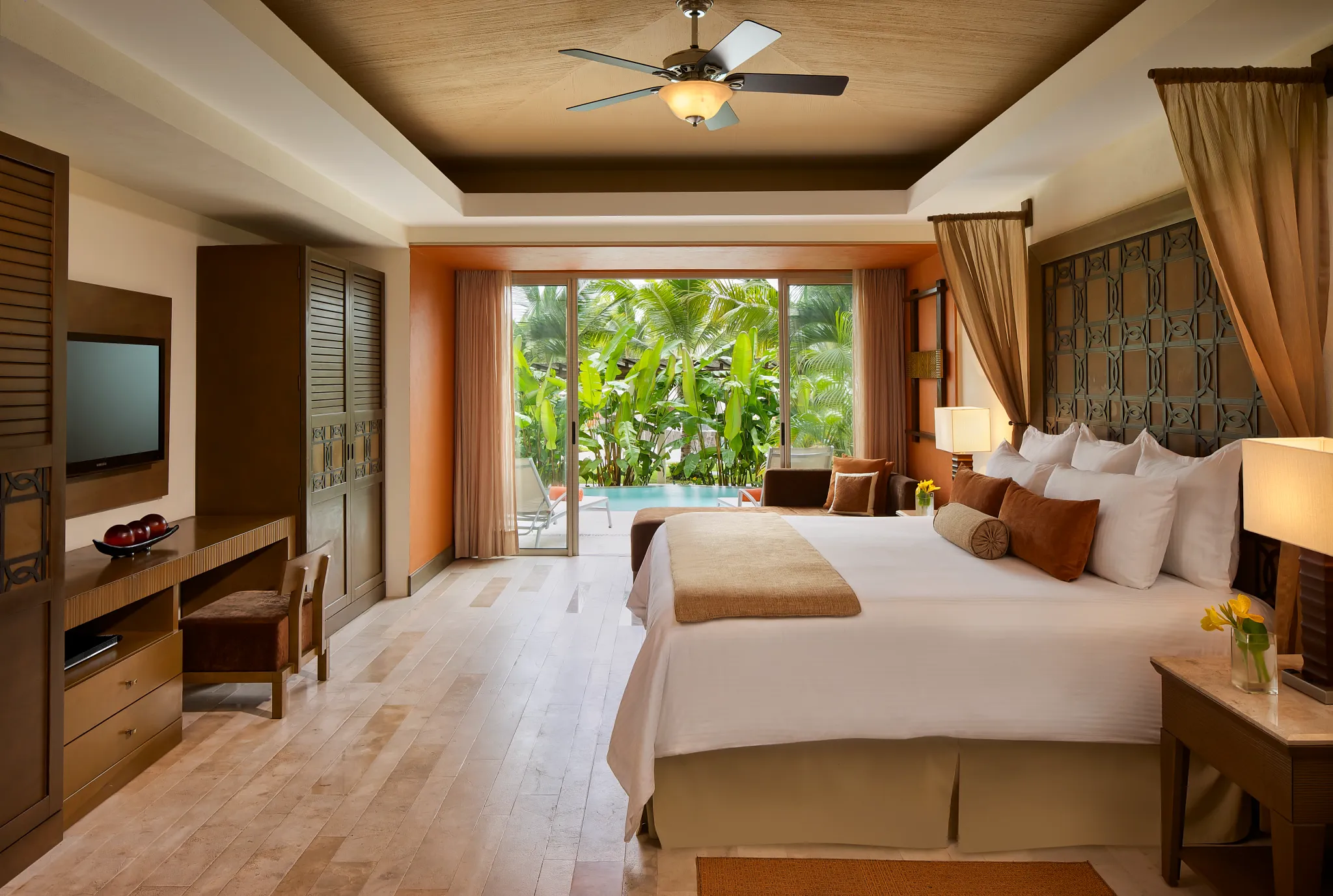 Junior Suite Swim Out — Dreams Vallarta Bay