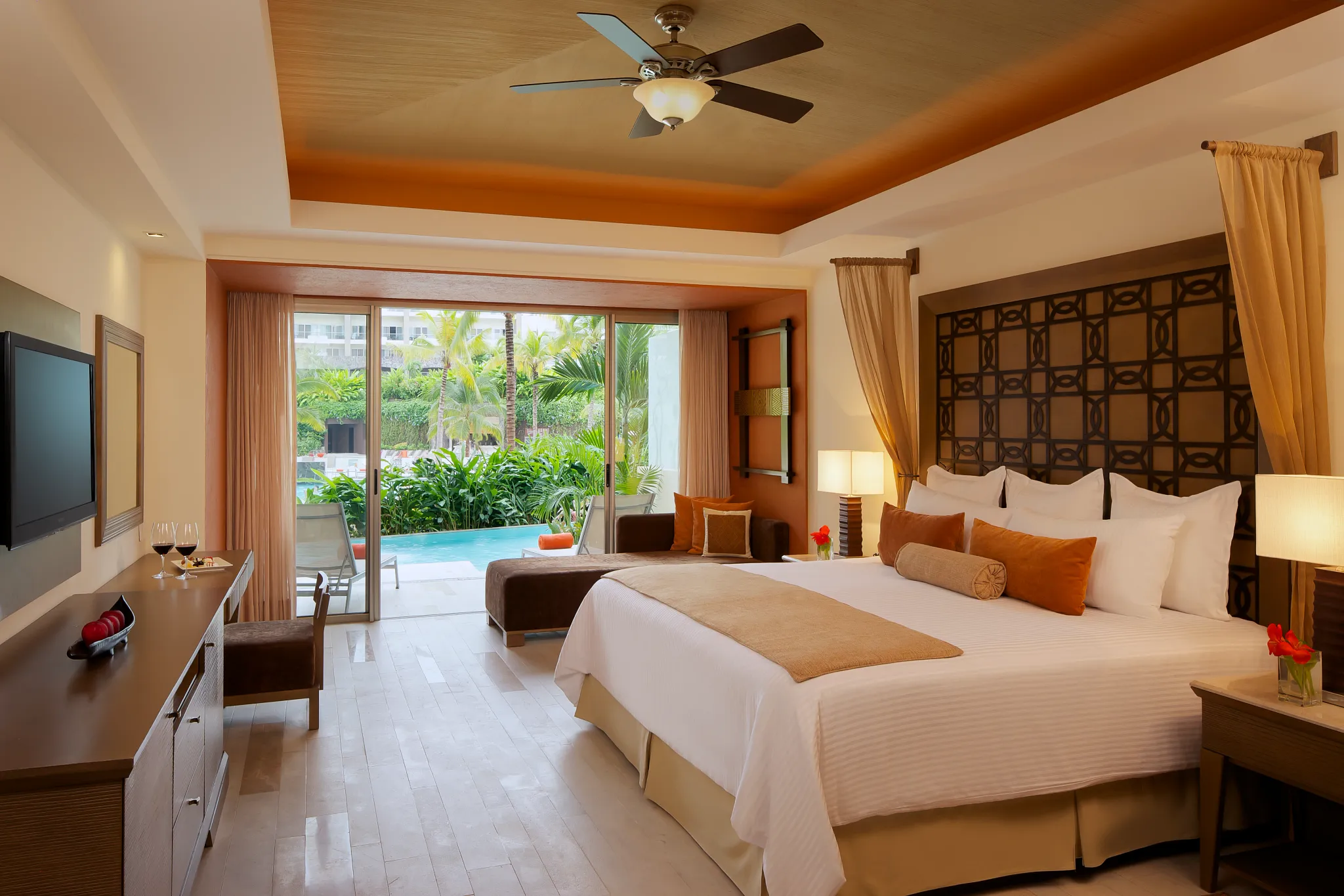 Preferred Club Junior Suite Swim Out — Dreams Vallarta Bay