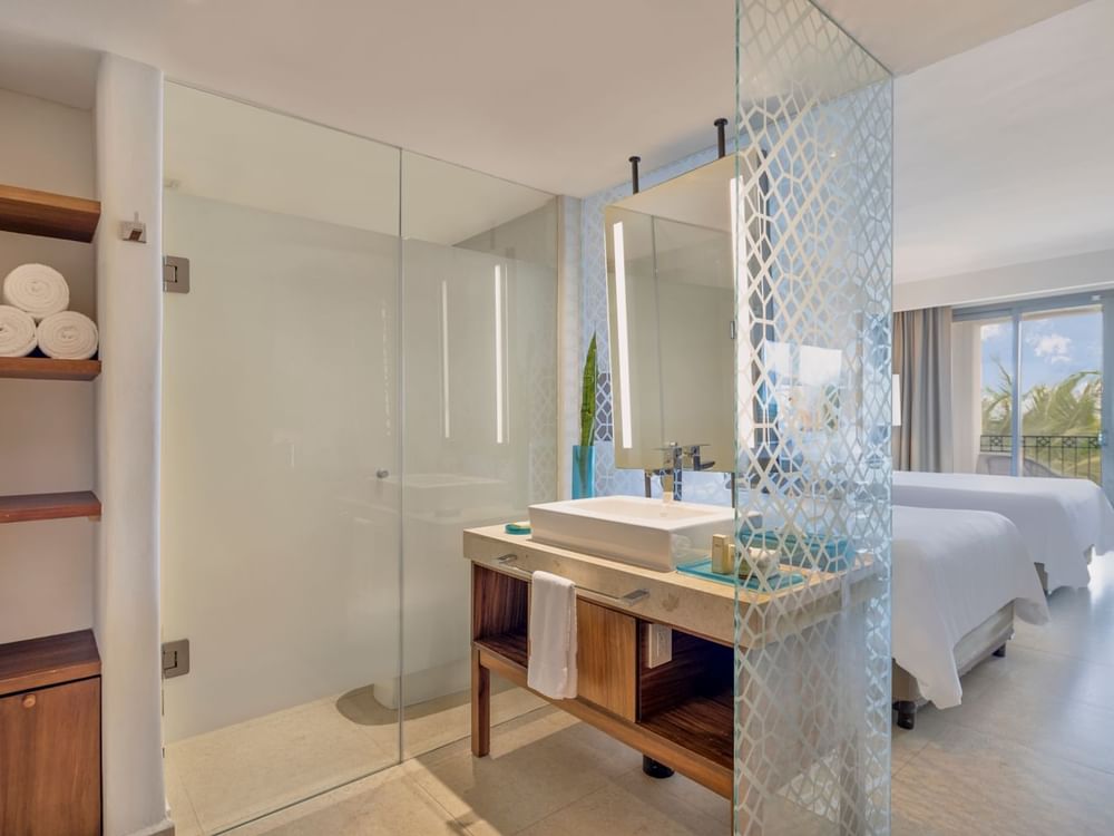 Fiesta Club Premium Ocean Front bathroom