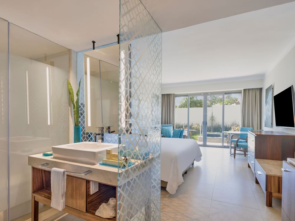 Honeymoon Ocean View with Pool bathroom