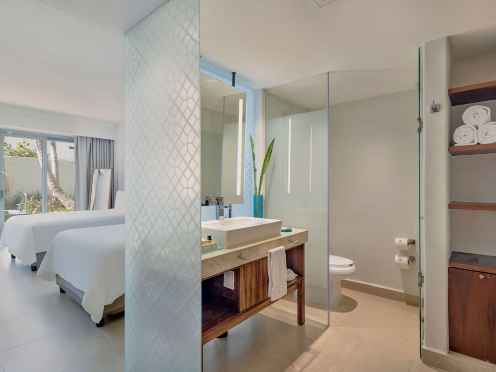 Premium Room with Plunge Pool bathroom
