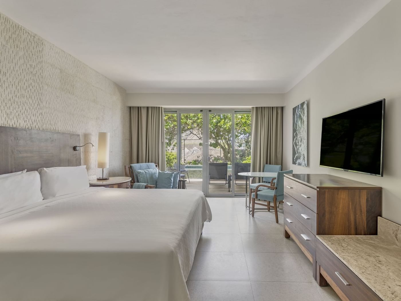 Premium Room with Plunge Pool king bed