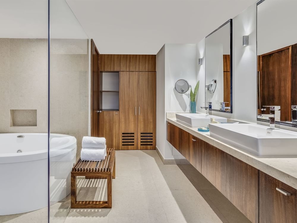 Serenity Honeymoon Suite bathroom