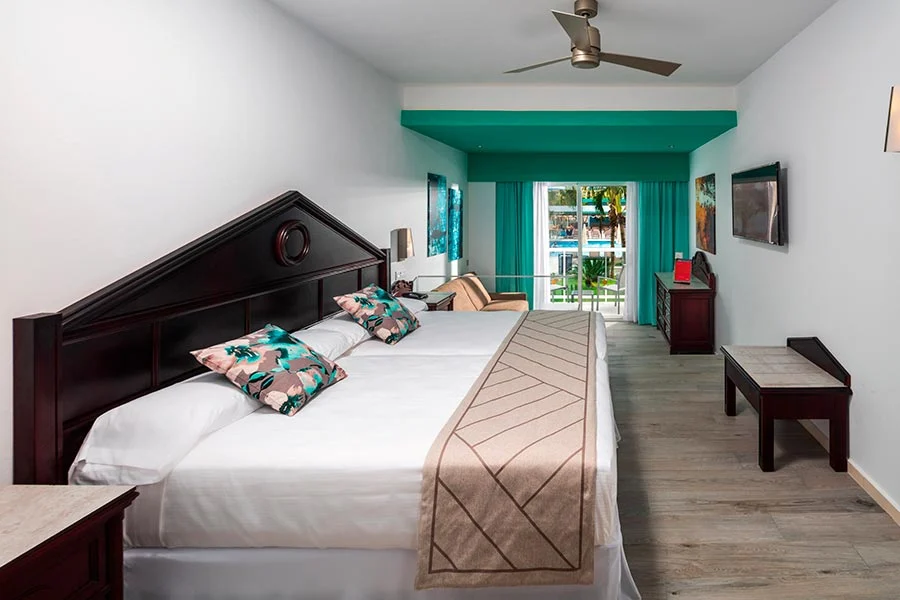Connecting Junior Suite Garden View — Hotel Riu Ocho Rios