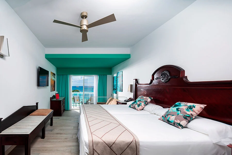 Connecting Junior Suite Sea View — Hotel Riu Ocho Rios
