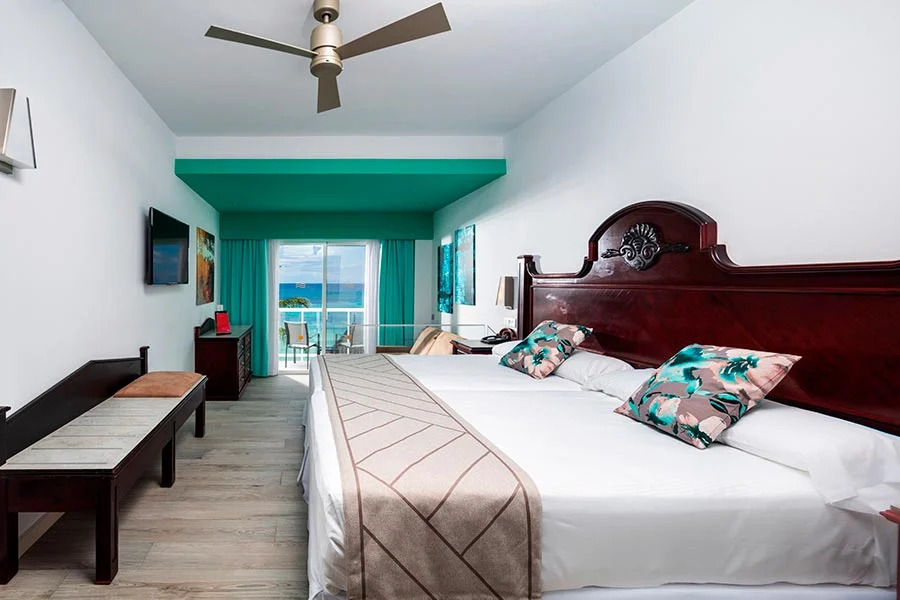 Jr. Suite with frontal sea view — Hotel Riu Ocho Rios
