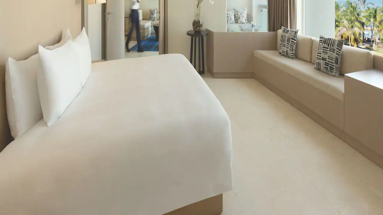 Oceanfront Grand Butler Suite king bed