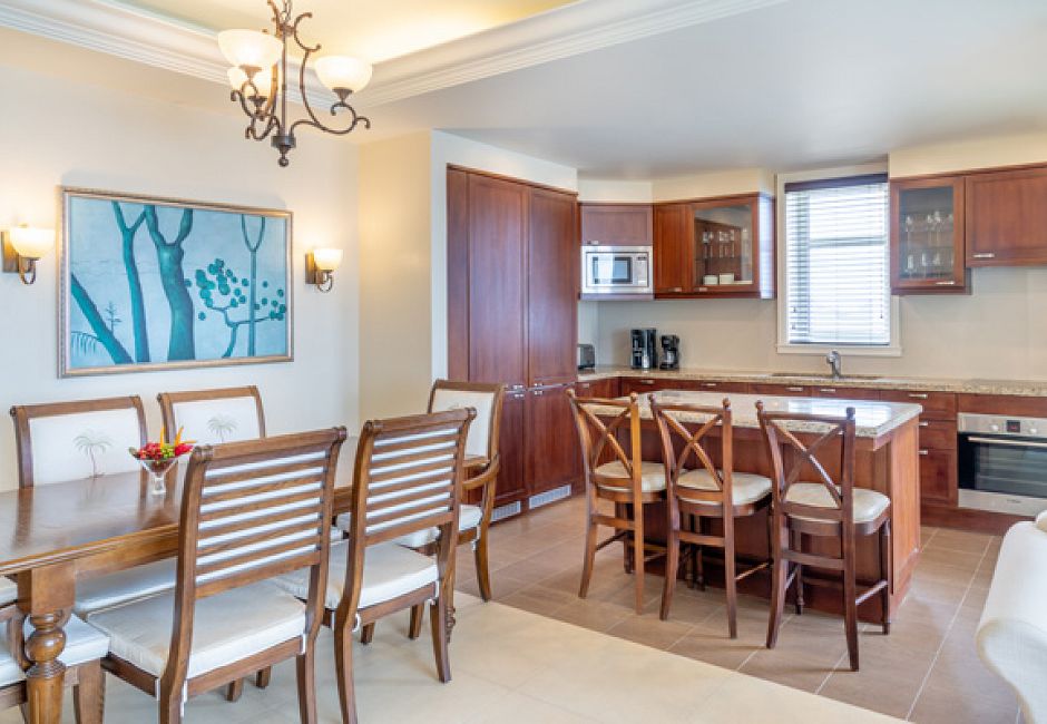 Three Bedroom Oceanfront Butler Suite Dining Area