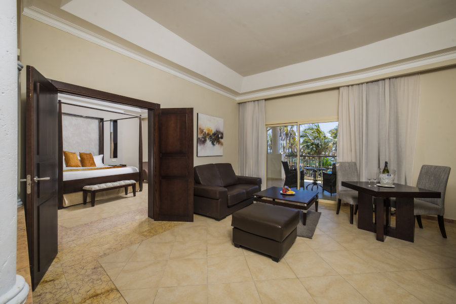 Elegance Club One Bedroom Suite with Jacuzzi
