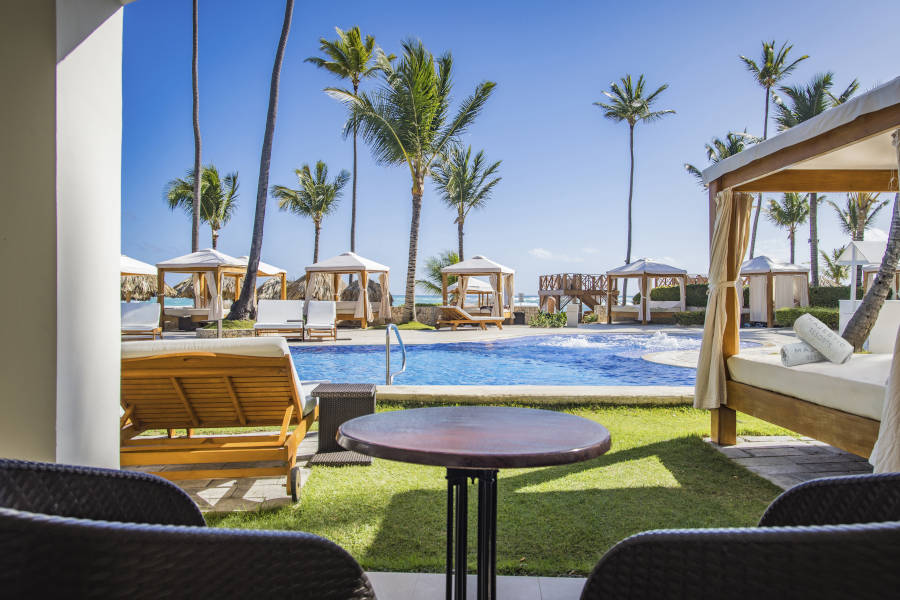 Elegance Club Swim Up Suite Outdoor Jacuzzi Pool