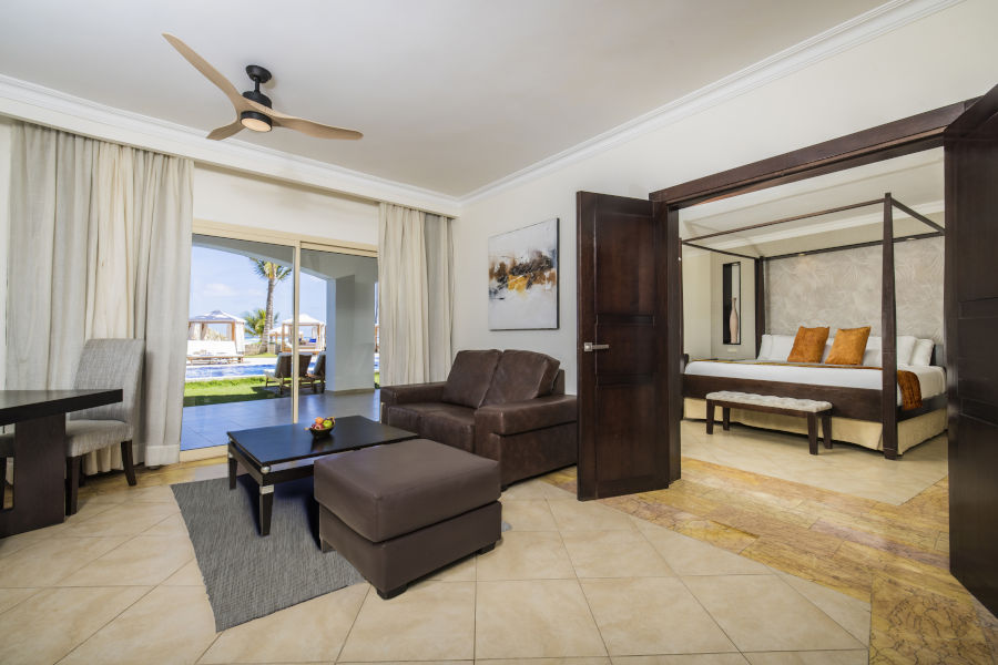 Elegance Club Swim Up Suite Outdoor Jacuzzi Seating Area