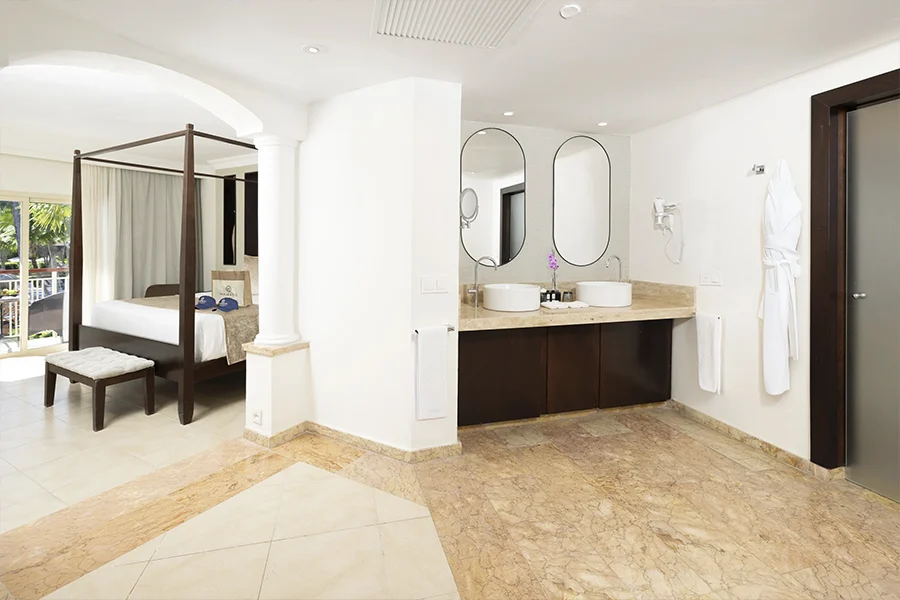 One Bedroom Suite with Jacuzzi Bathroom