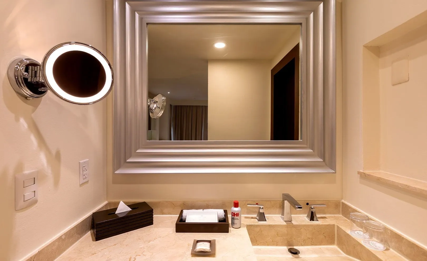 Superior Deluxe Garden View bathroom