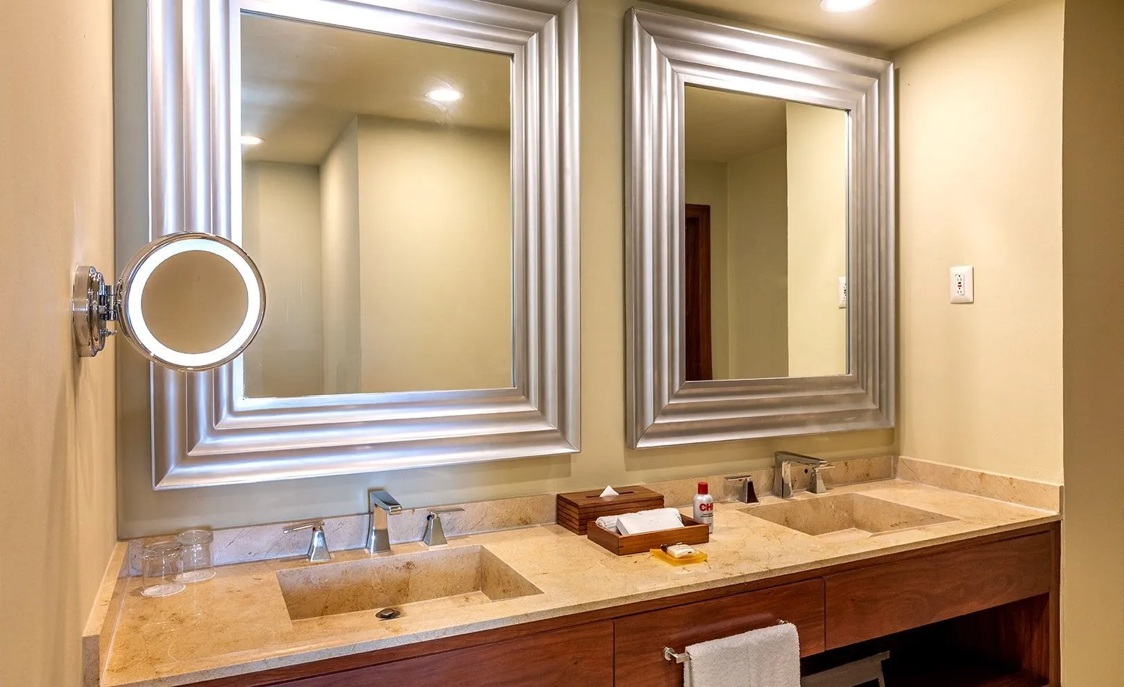 Superior Two-Bedroom Presidential Suite bathroom