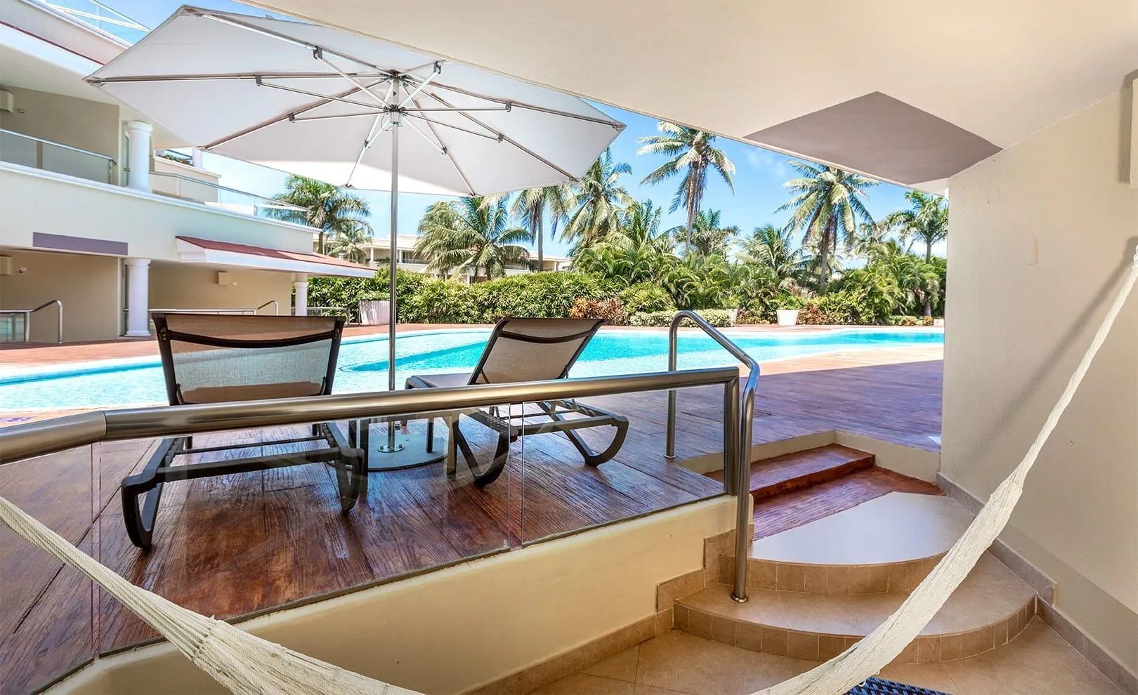 Swim-Up Suite pool access
