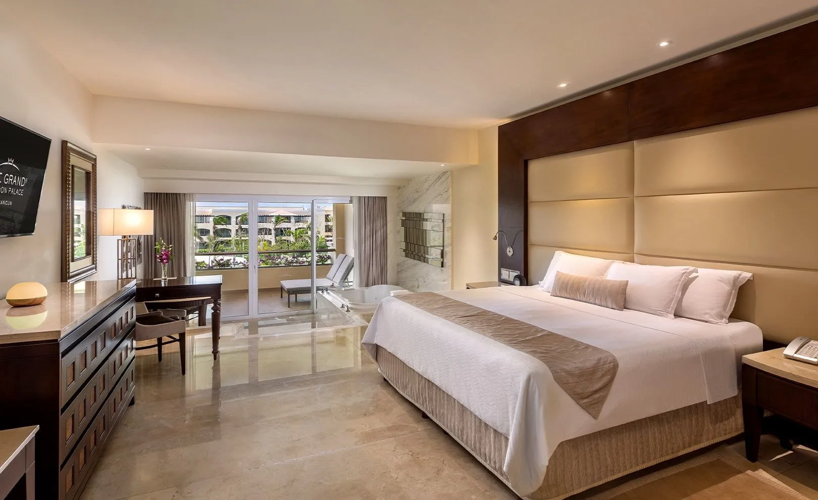 Grand Deluxe Garden View king bed