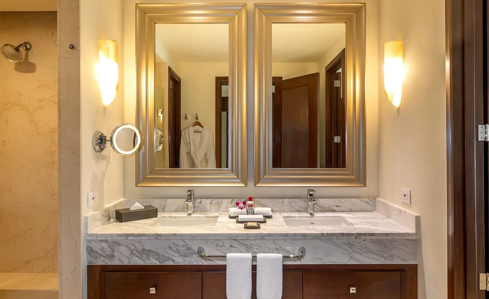 Grand Family Suite bathroom