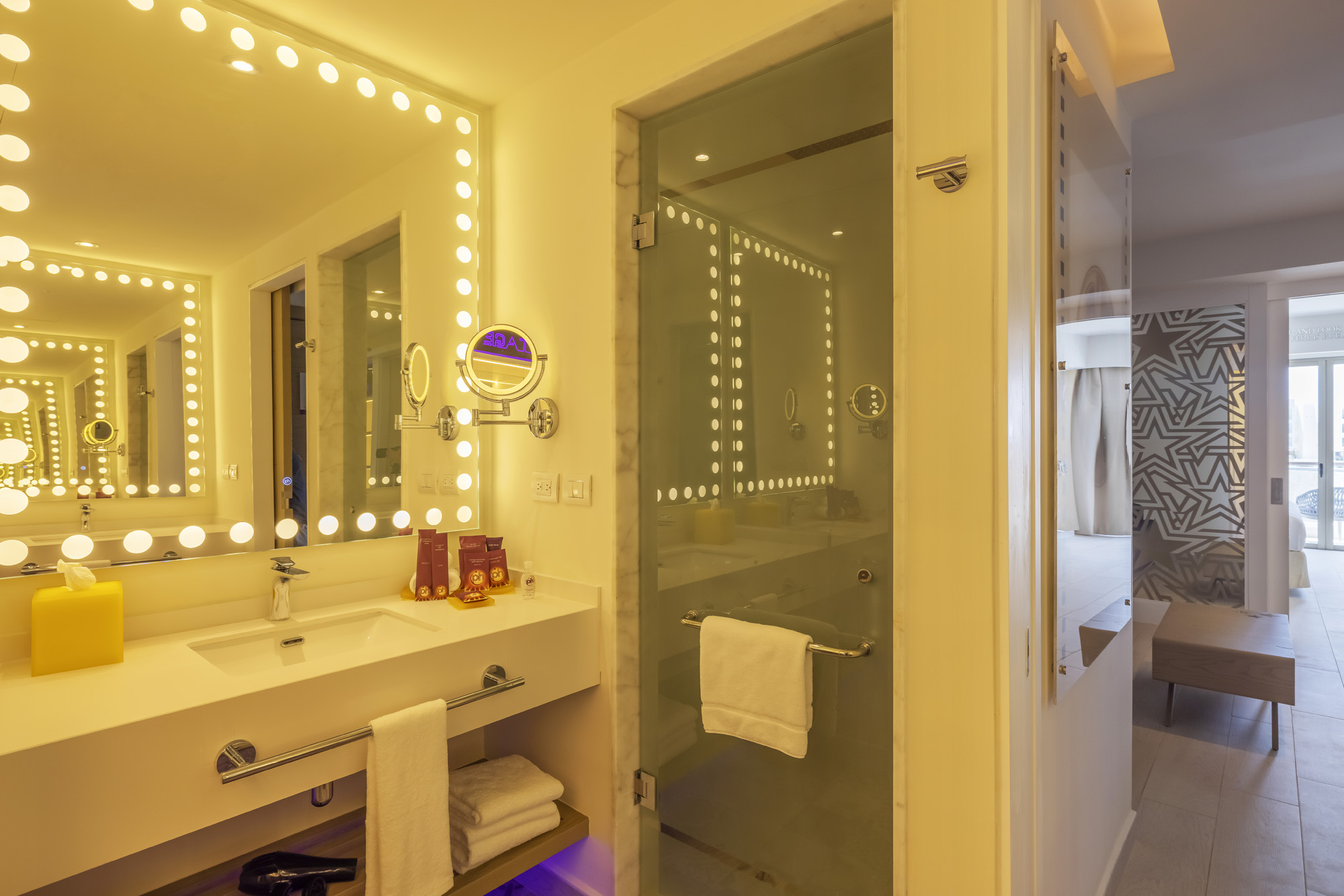Entourage Suite Bathroom — Planet Hollywood Cancun
