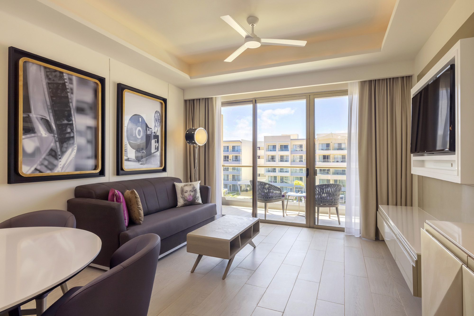 STAR Class Director's Suite Two Bedroom Seating Area — Planet Hollywood Cancun