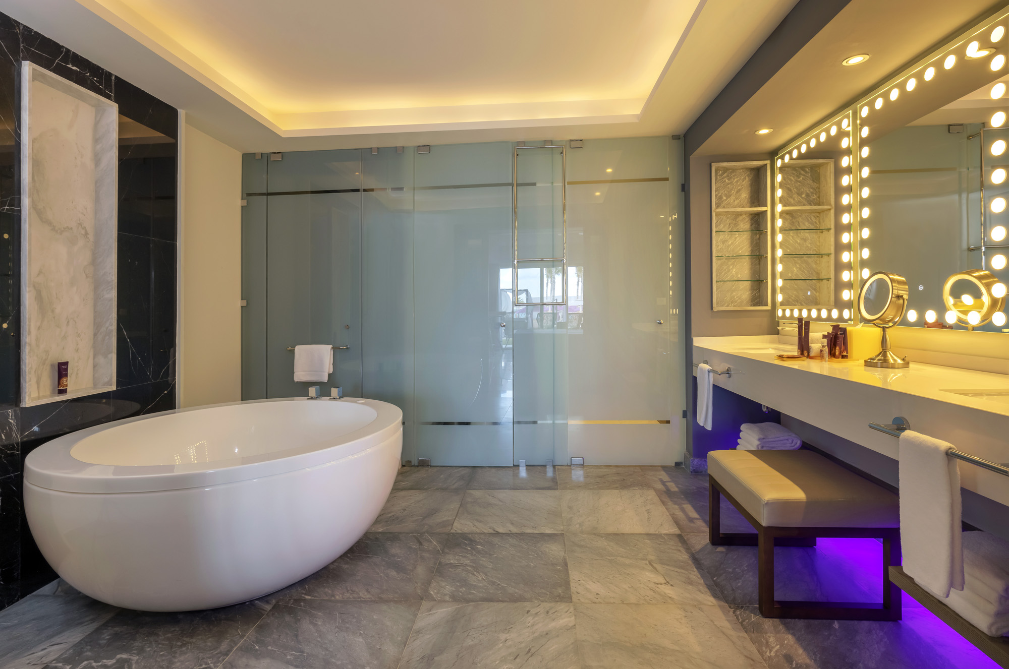 STAR Class Producer's Suite Bathroom — Planet Hollywood Cancun