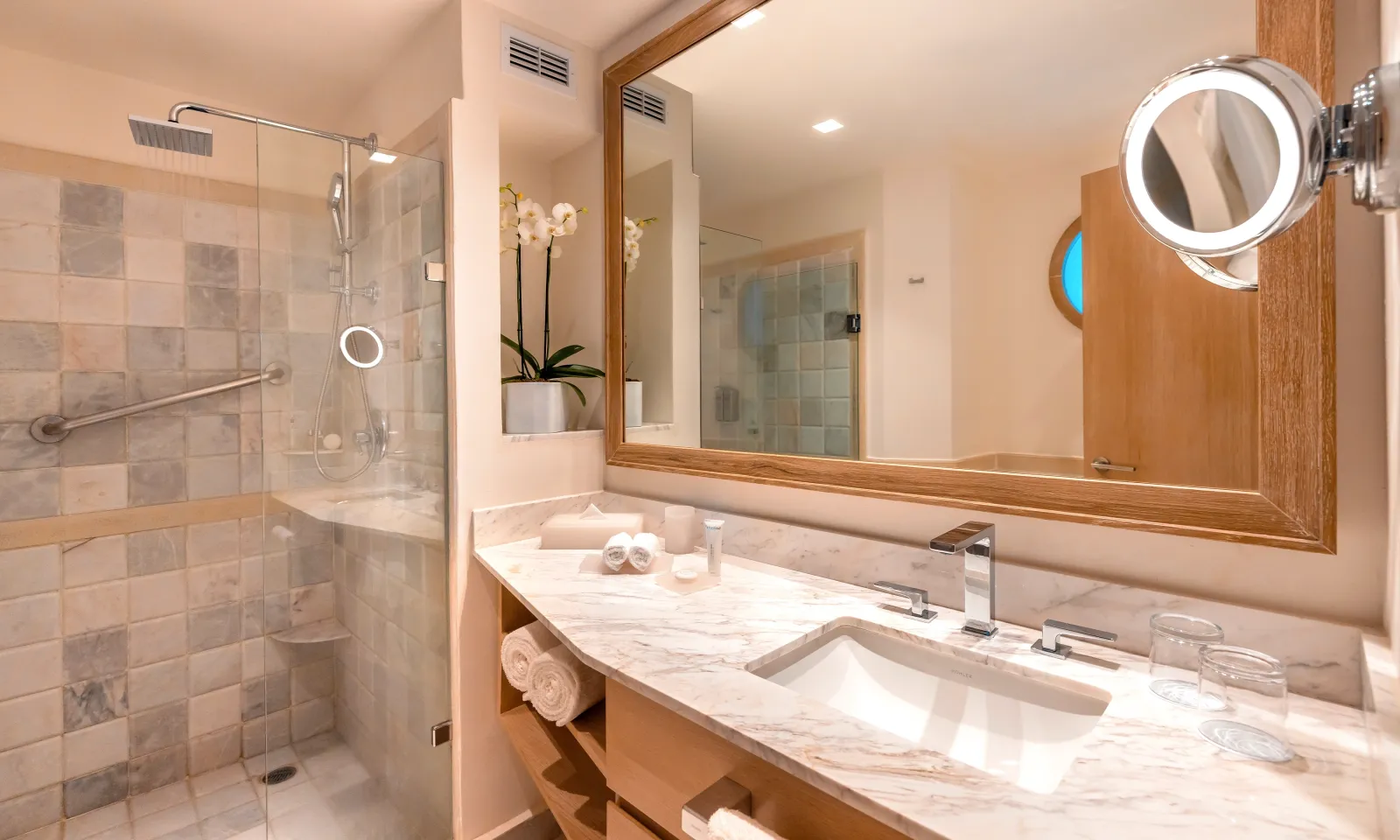 Superior Loft Suite second bathroom view — Palace Cozumel