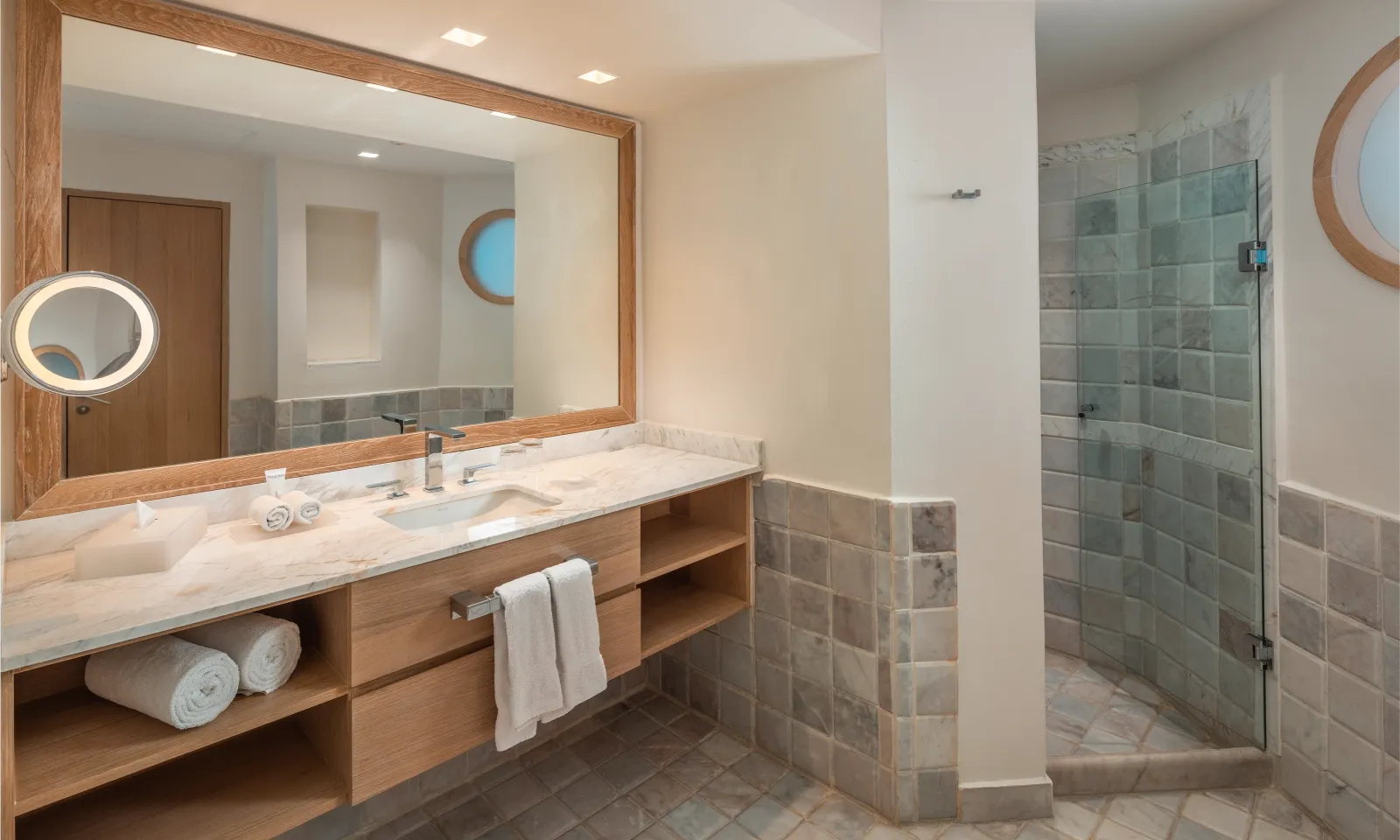 Two-Bedroom Presidential Suite bathroom — Palace Cozumel