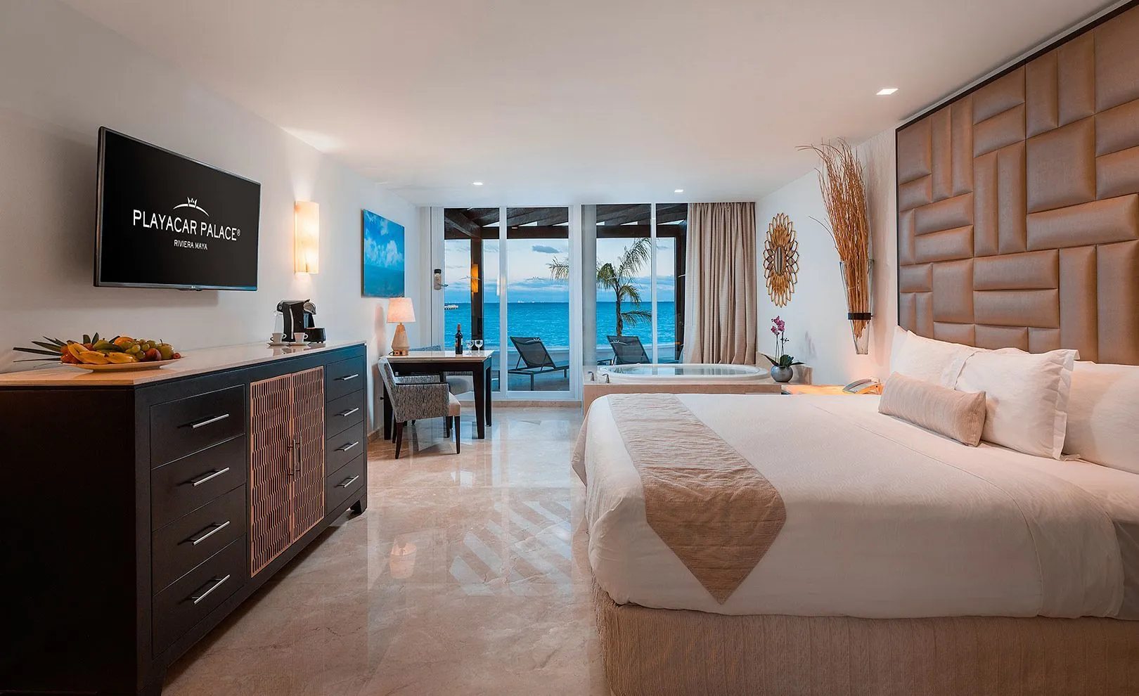 Superior Walk Out Suite Ocean Front king bed