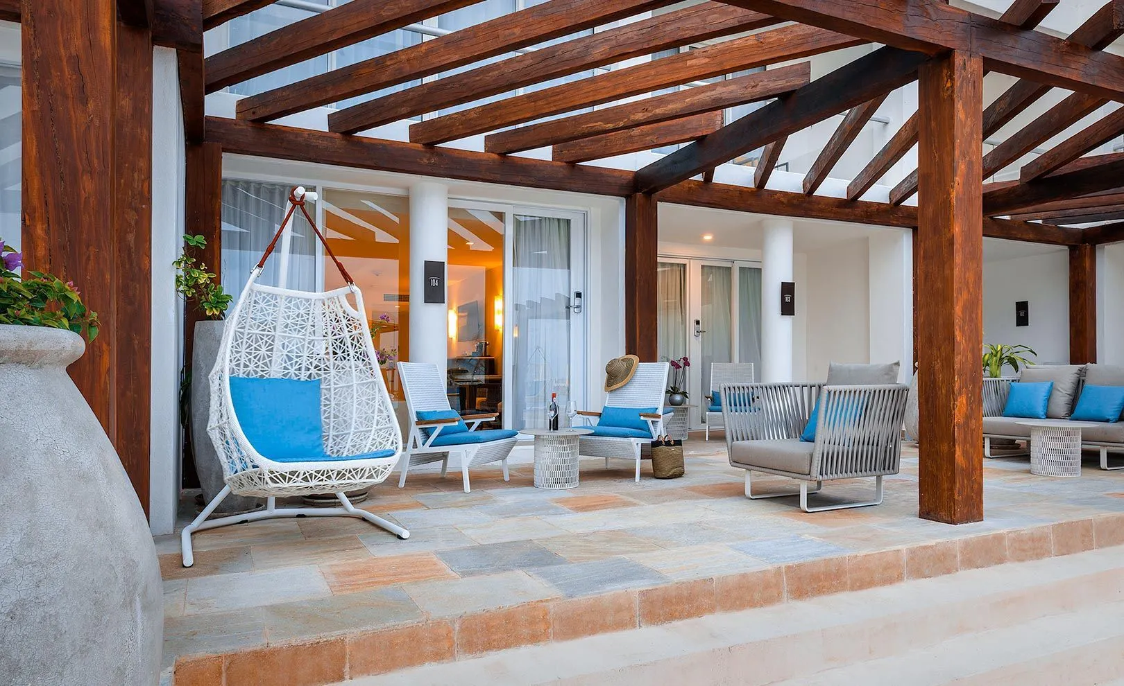 Superior Walk Out Suite Ocean Front terrace