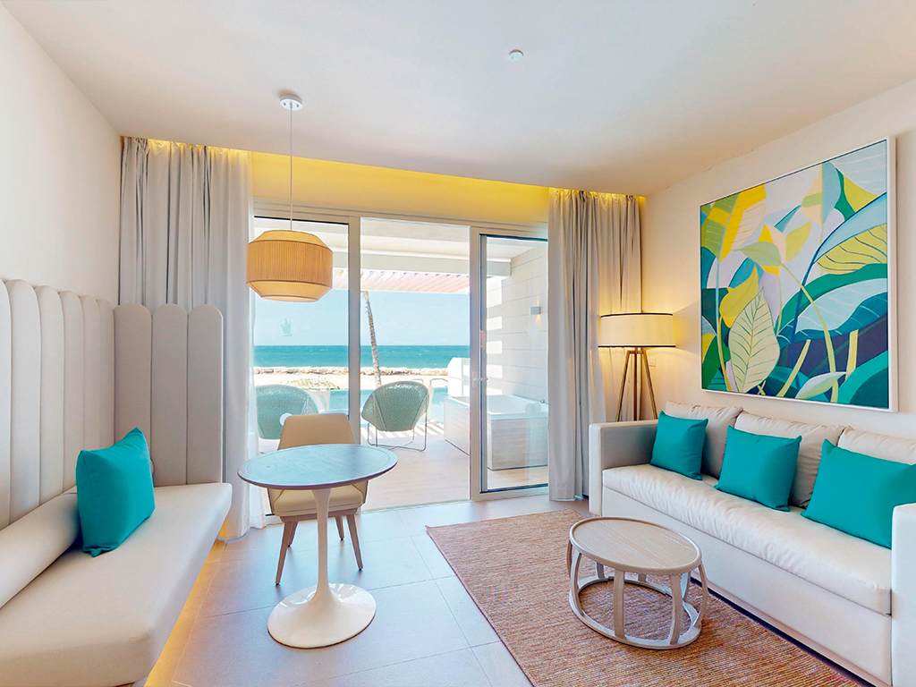 Swim-Out Platinum Junior Suite terrace — Princess Grand Jamaica