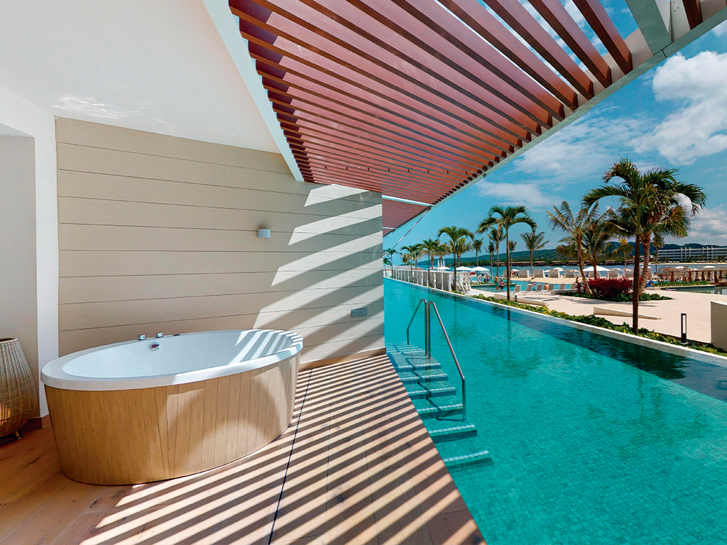 Swim-Out Princess Luxury Junior Suite bathroom — Princess Grand Jamaica