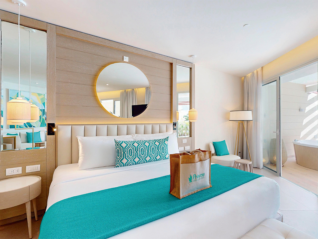 Swim-Out Princess Luxury Junior Suite with Hydromassage — Princess Grand Jamaica
