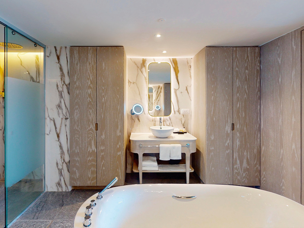 Platinum Master Suite 2 Bedrooms bathroom — Princess Senses The Mangrove