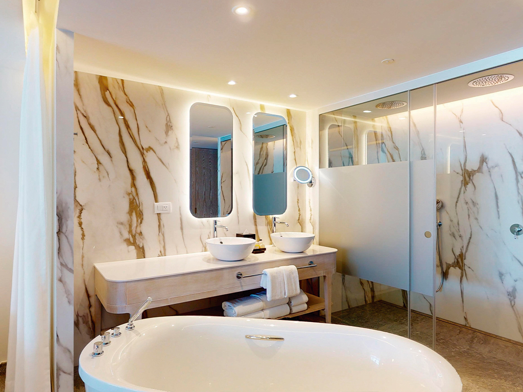 Swim-Out Deluxe Junior Suite bathroom — Princess Senses The Mangrove