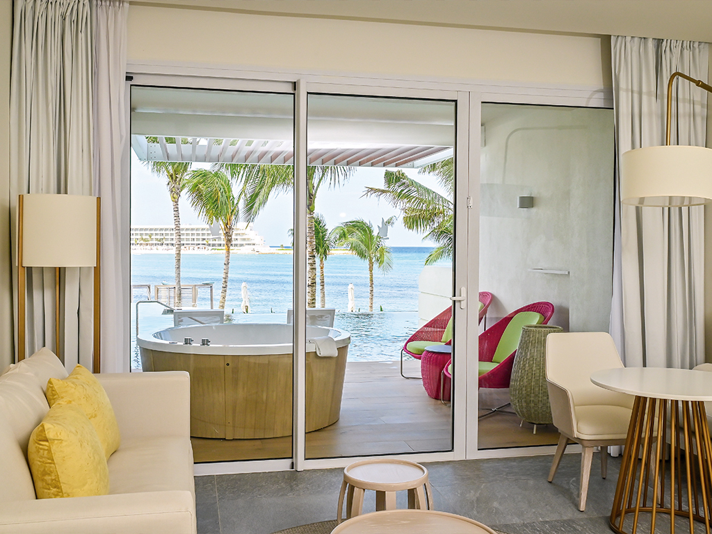 Swim-Out Platinum Junior Suite bathroom — Princess Senses The Mangrove