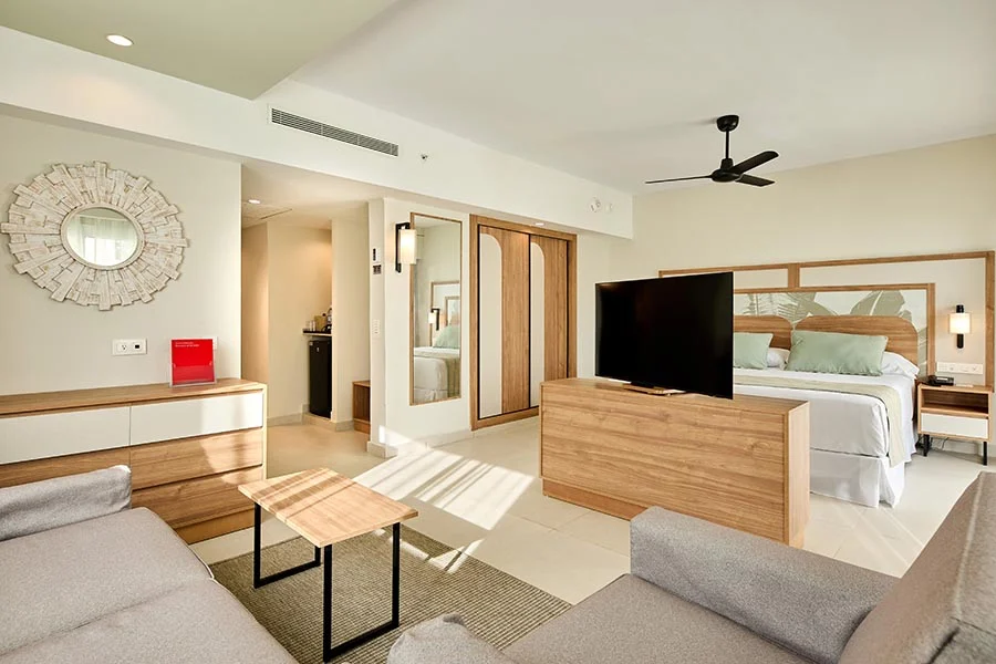Hotel Riu Negril Suite Swim-Up Living Area