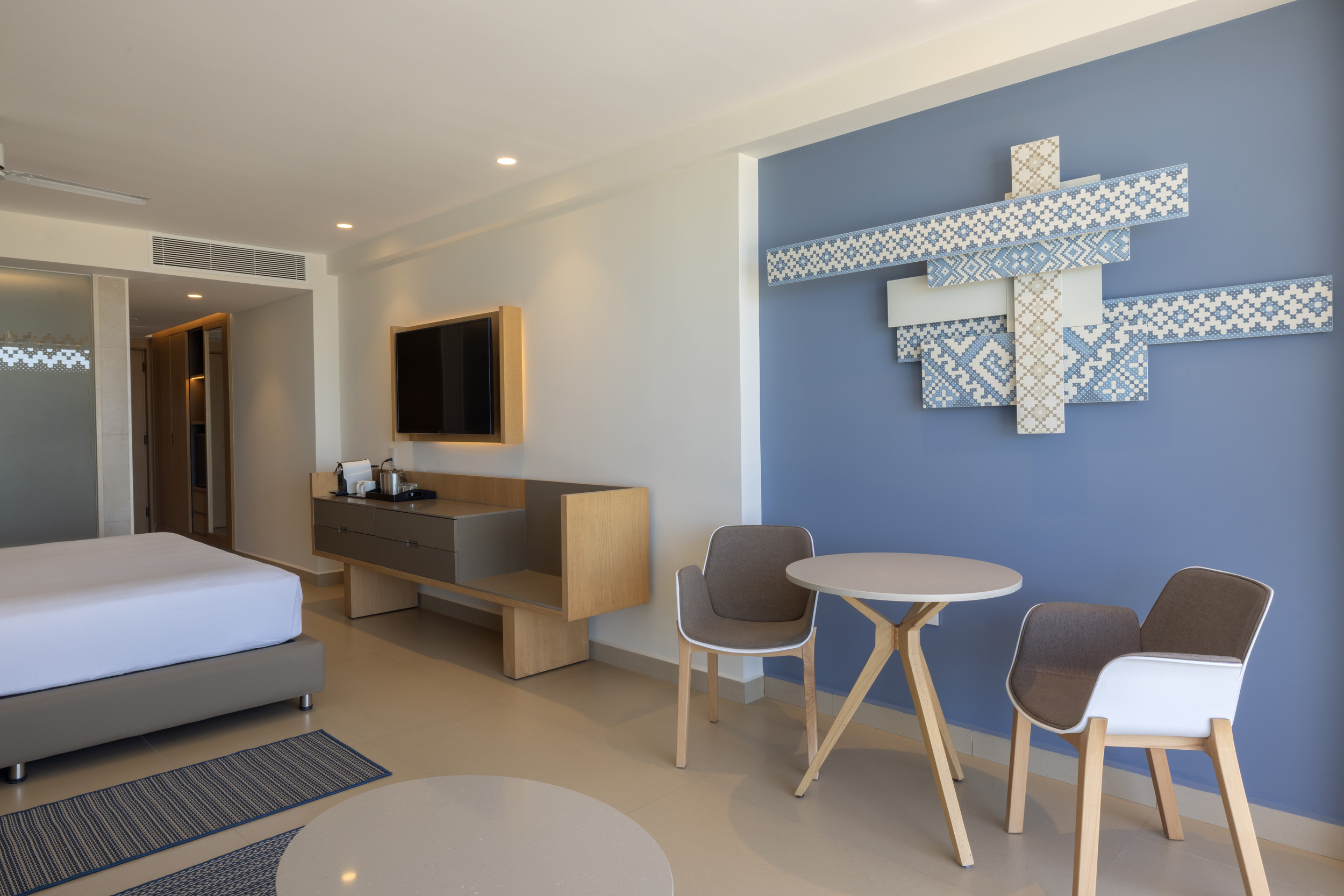 Diamond Club Junior Suite king bed