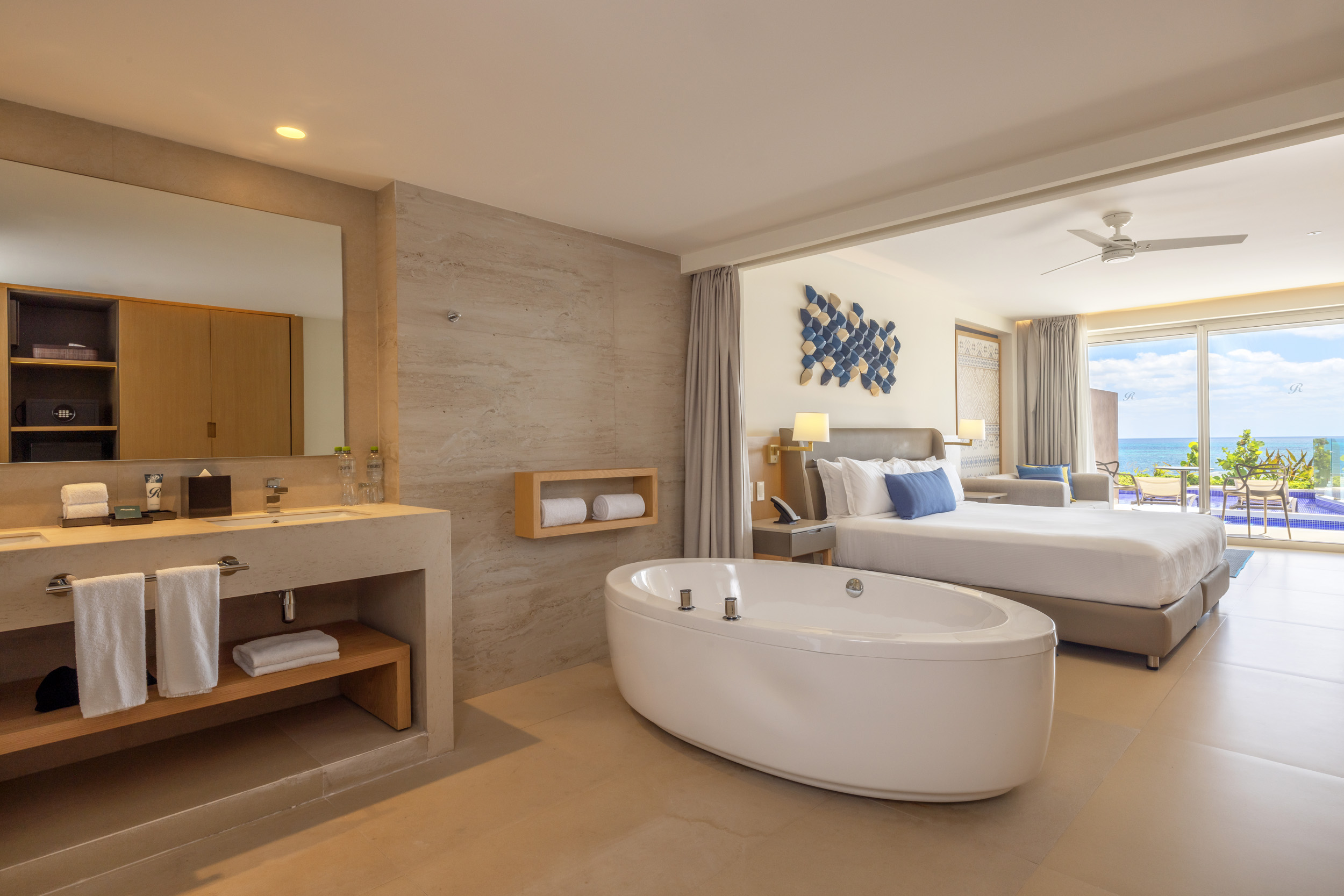 Terrace Jacuzzi suite bathroom