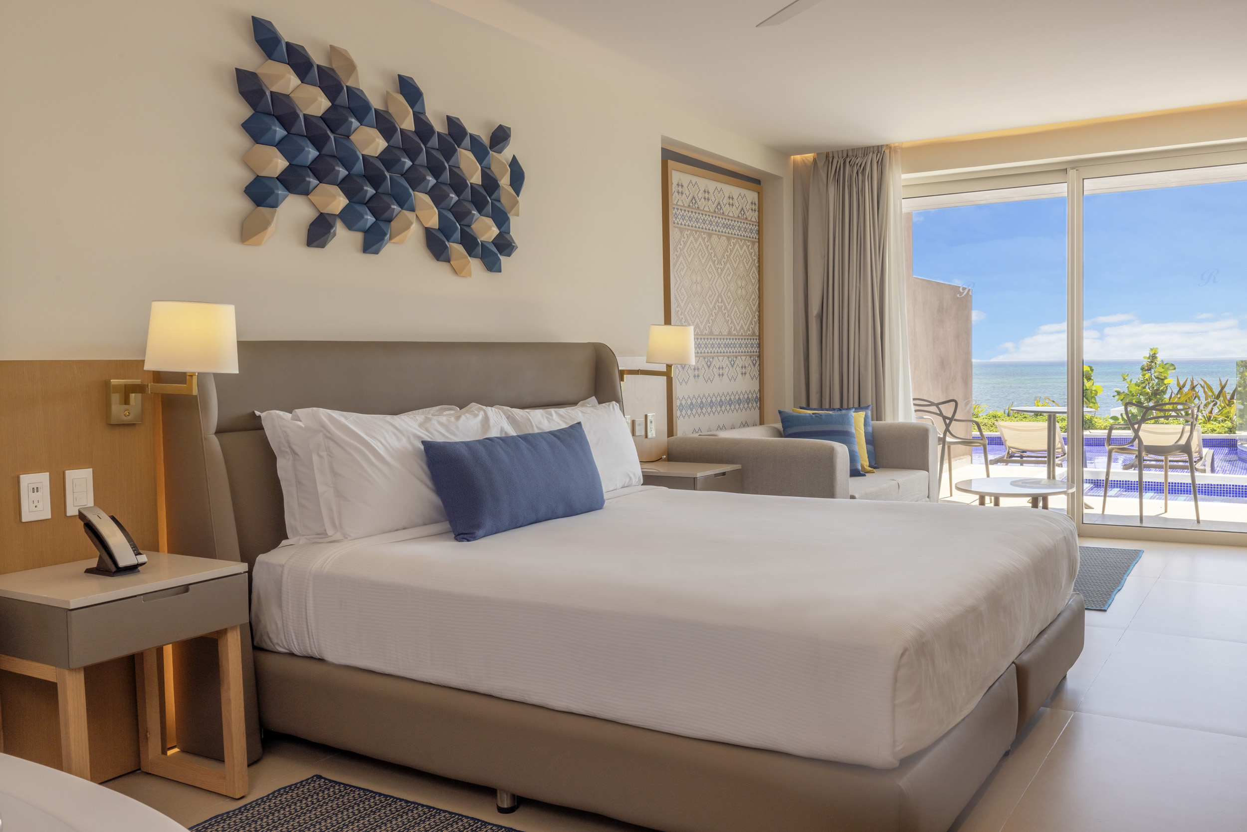 Ocean Front Terrace Jacuzzi king bed