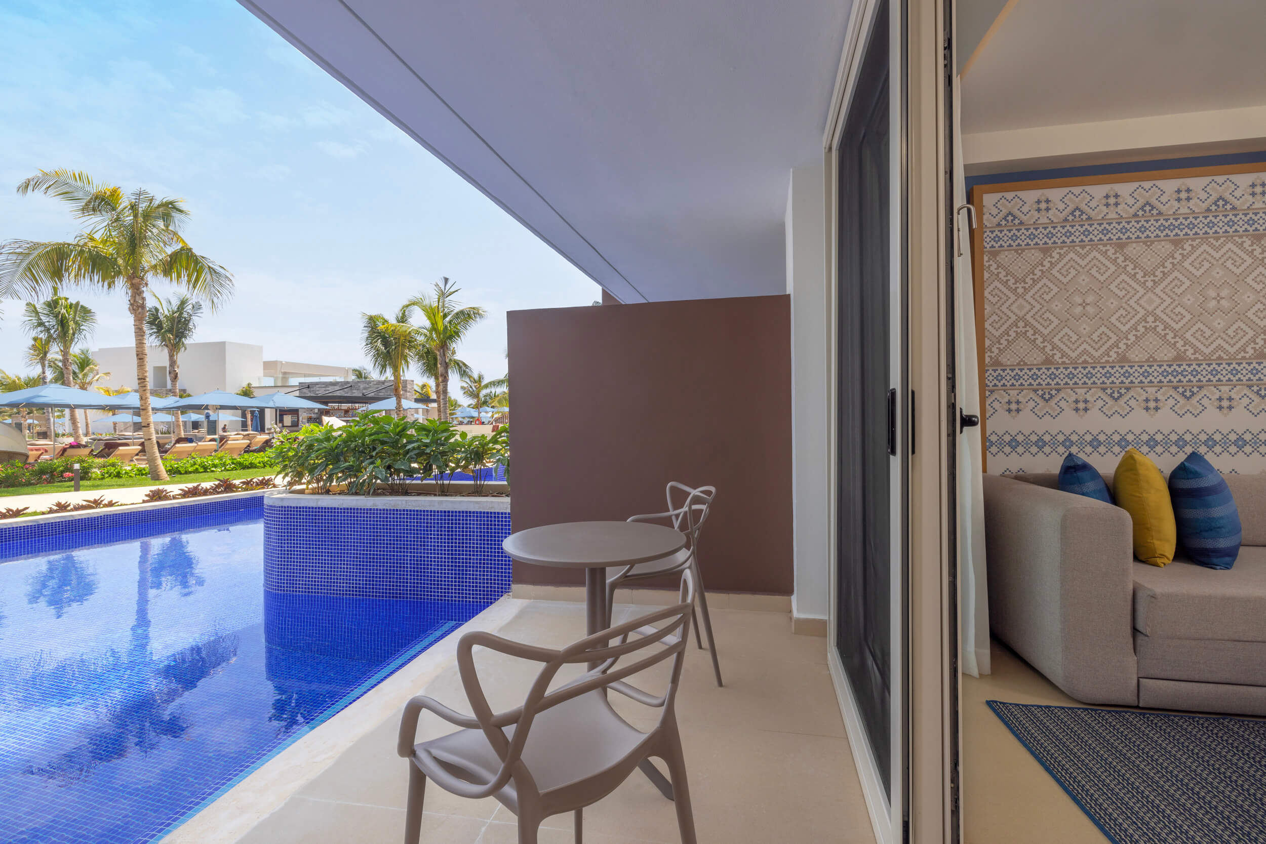 Swim-Out private pool