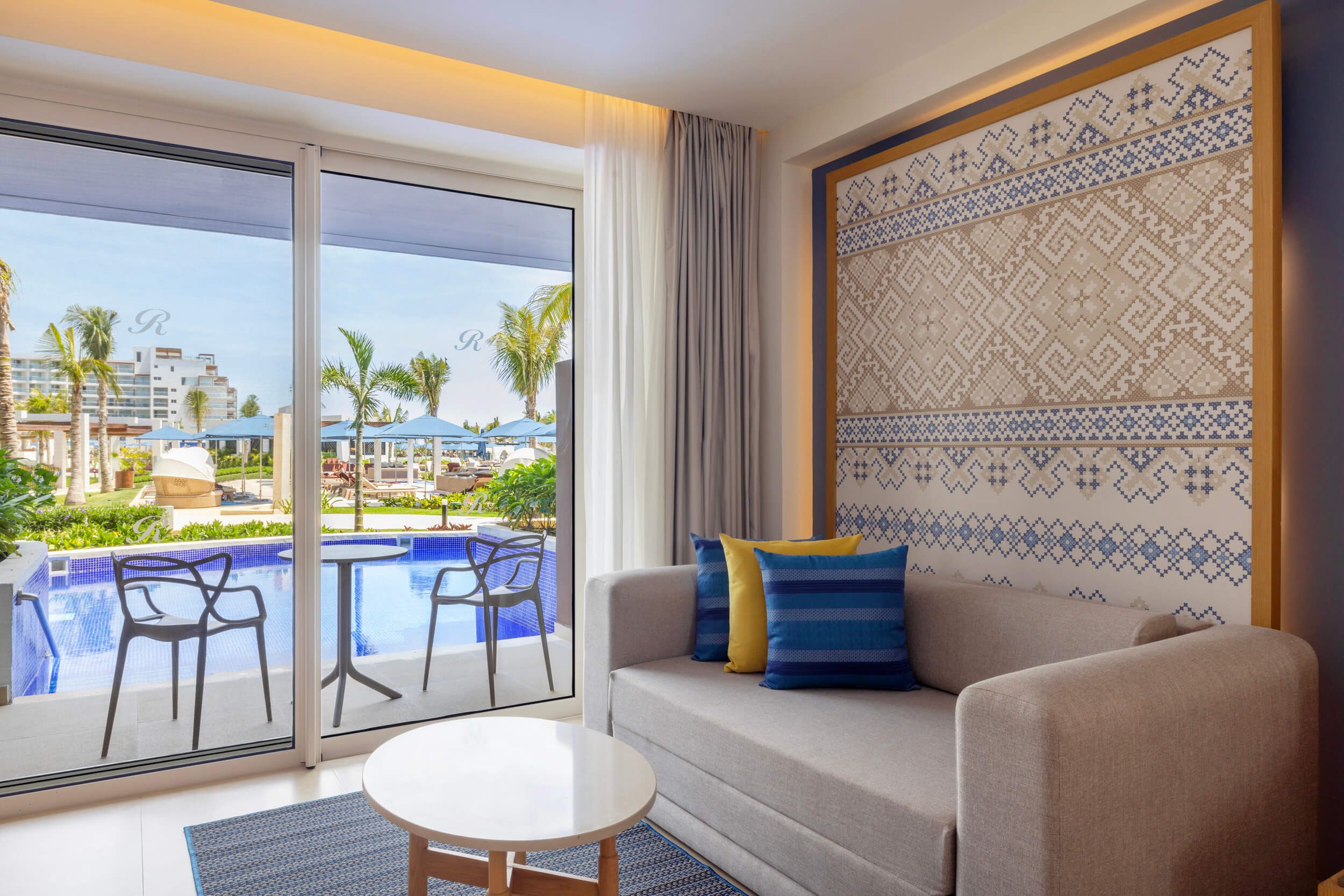 Swim-Out suite seating area