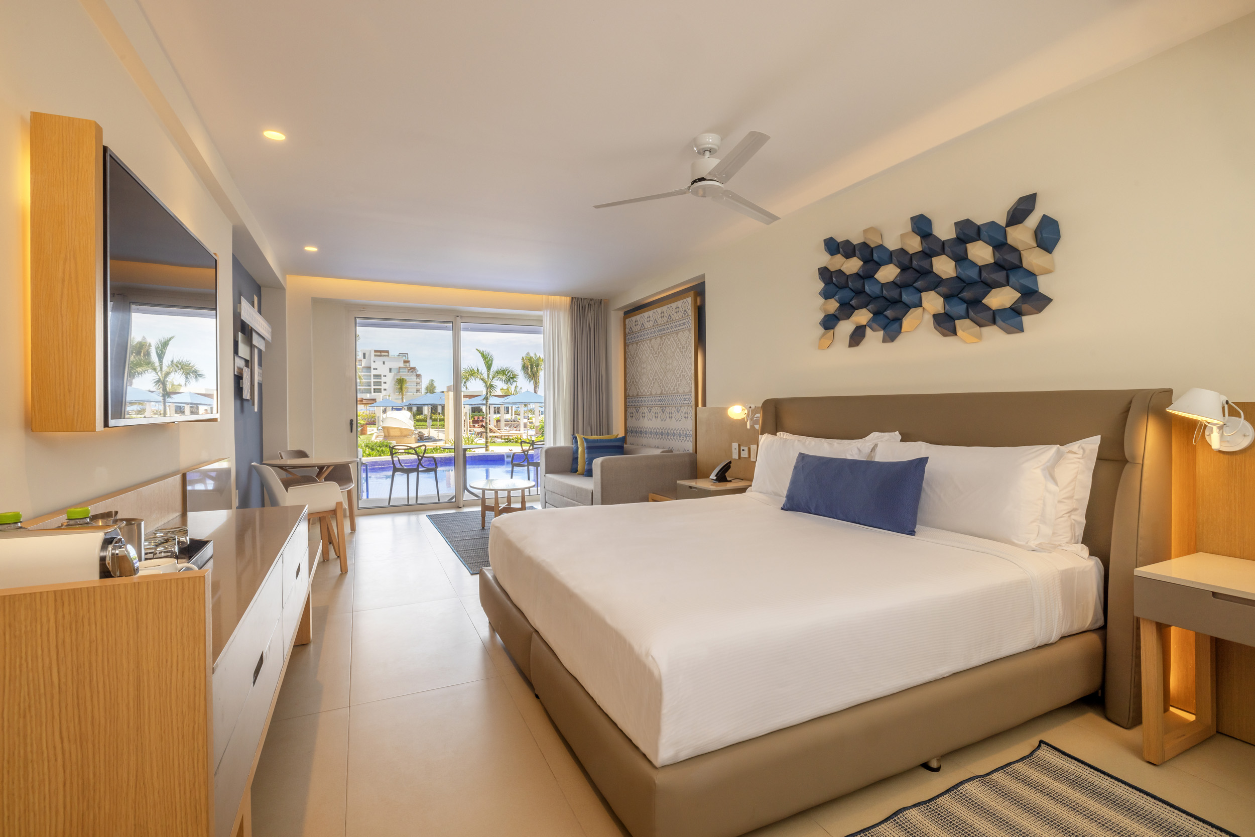 Diamond Club Junior Suite Swim-Out Royalton Splash