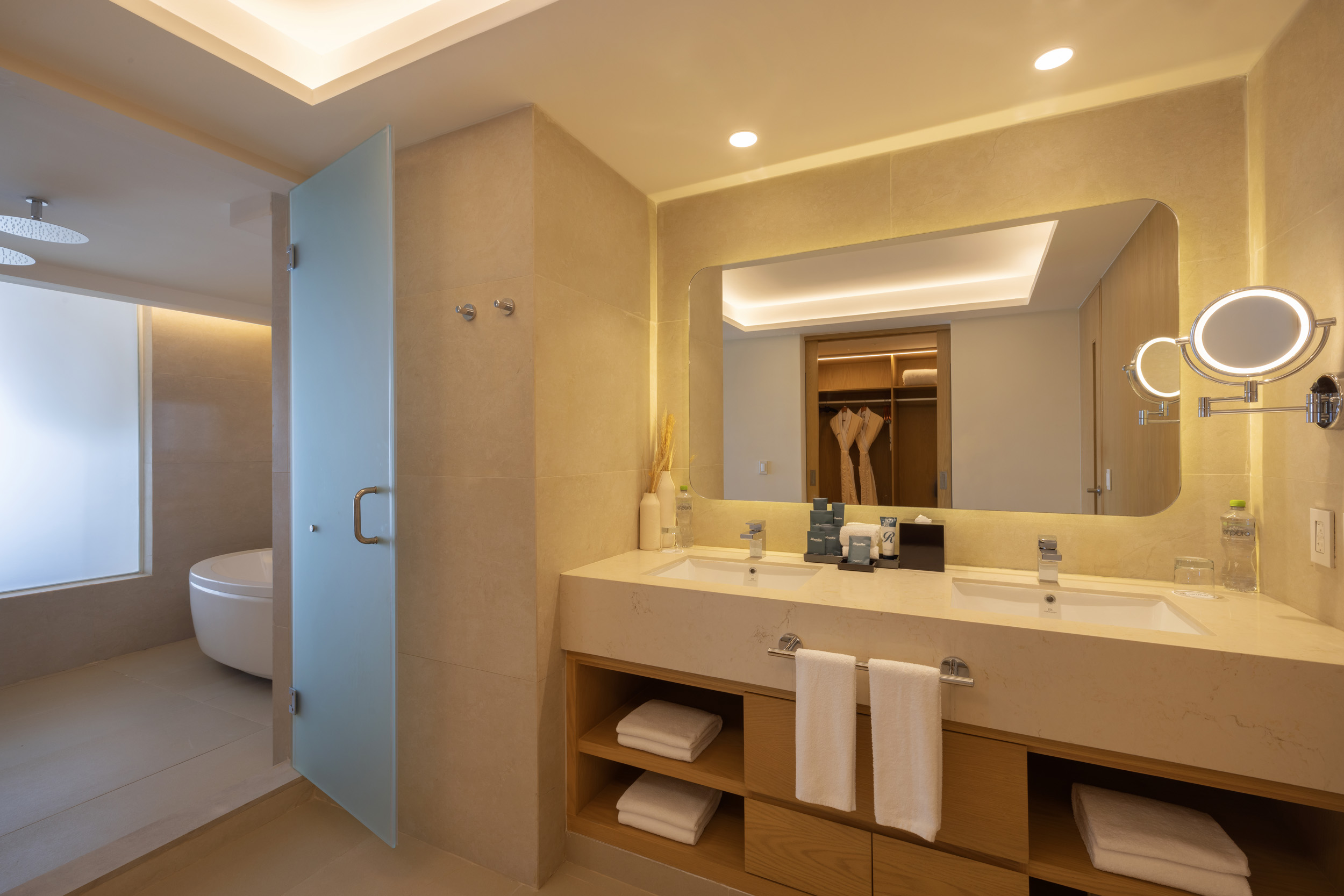 Sky Chairman Suite bathroom