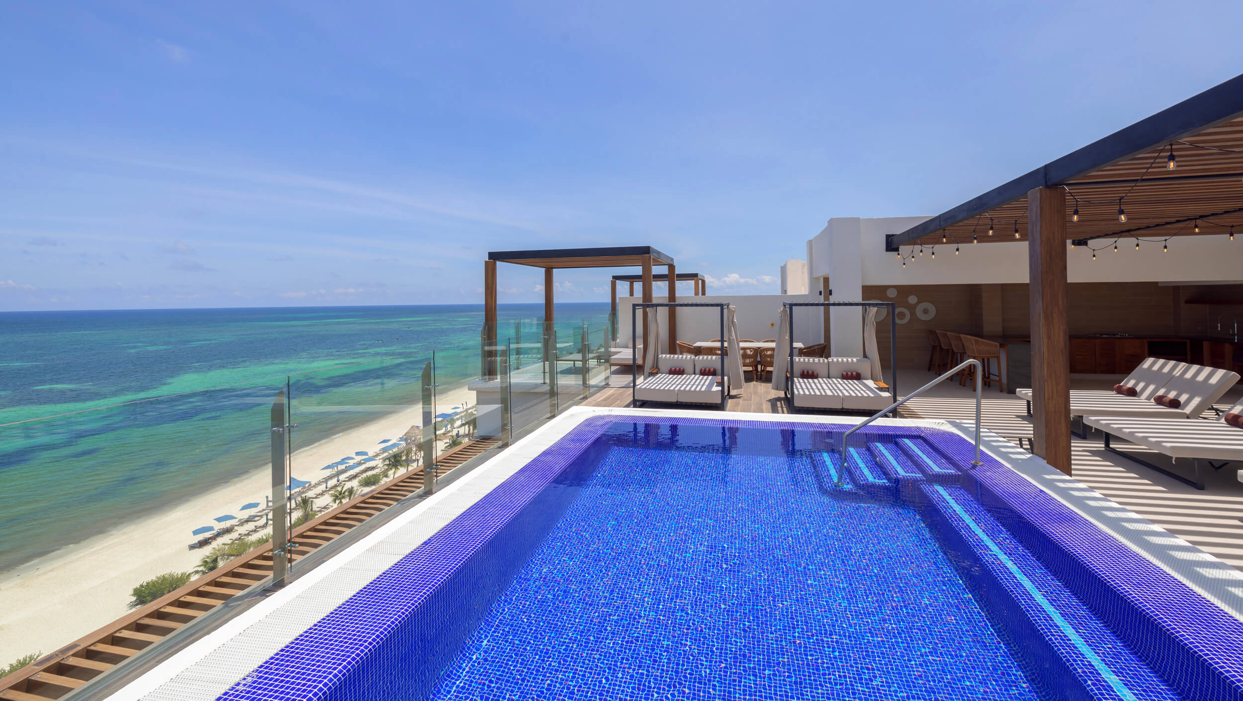 Sky Chairman Suite rooftop pool