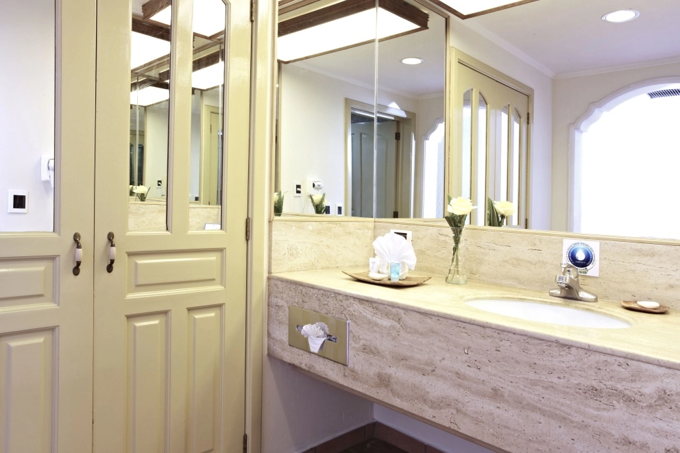 Junior Suite bathroom at Sandos Finisterra