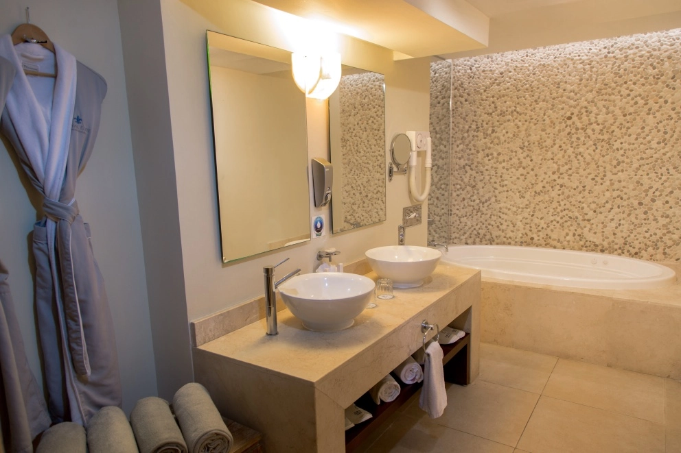 Hacienda One Bedroom Suite Bathroom — Sandos Playacar