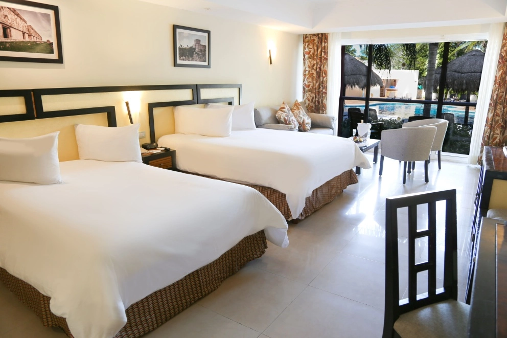 Riviera Family King Junior Suite Beds — Sandos Playacar
