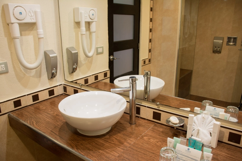 Select Club Ocean Front Bathroom — Sandos Playacar