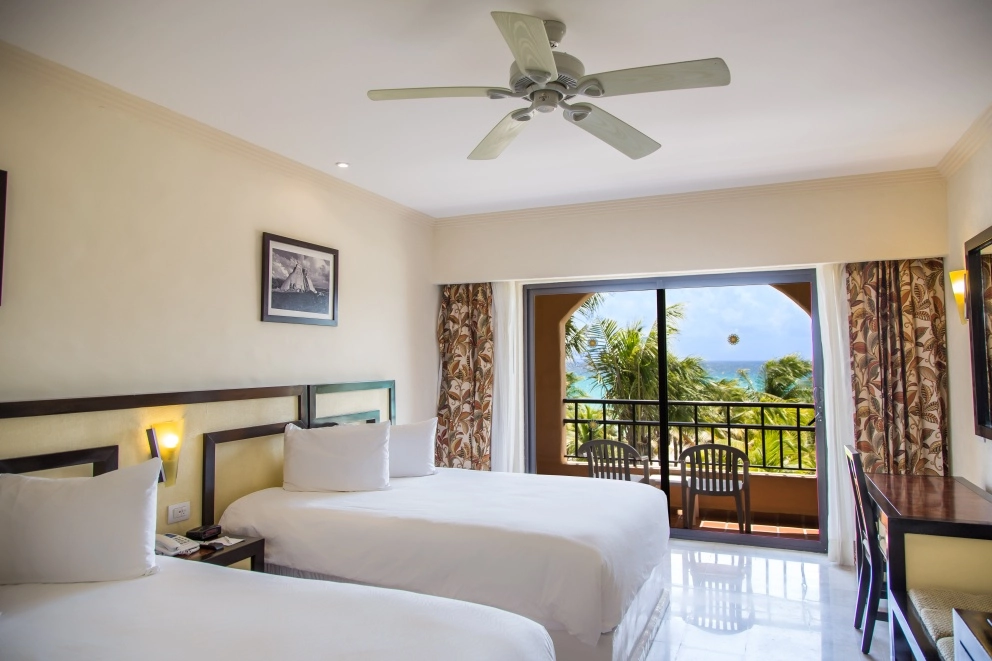 Select Club Ocean Front Adults Only — Sandos Playacar