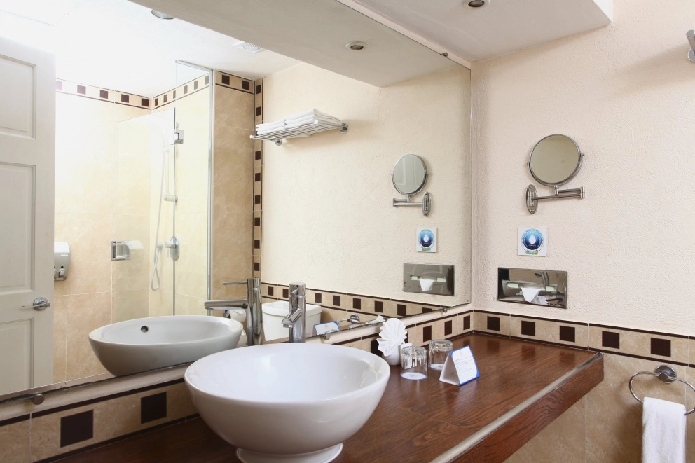 Select Superior Bathroom — Sandos Playacar